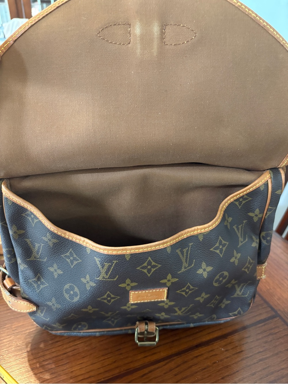 💯% Authentic! Louis Vuitton Monogram Saumur 30 crossbody bag. vachetta Leather. - Picture 6 of 9